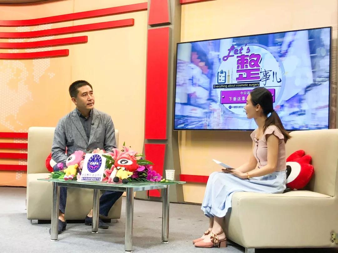 韩叔做客新浪医美，畅谈拯救胸部下垂不为人知的秘密(图1)