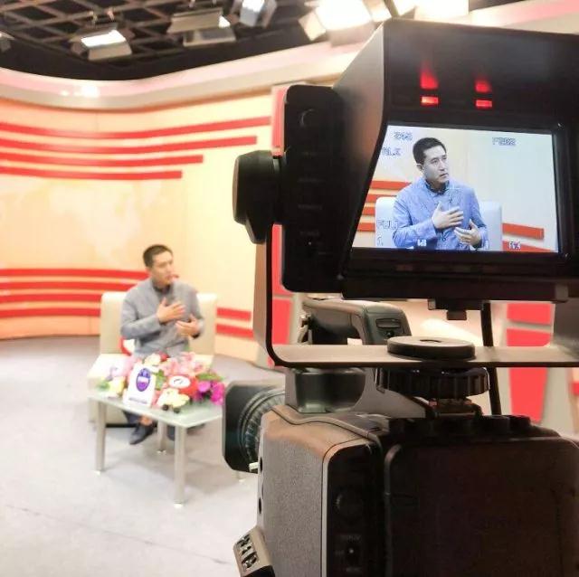 韩叔做客新浪医美，畅谈拯救胸部下垂不为人知的秘密(图2)