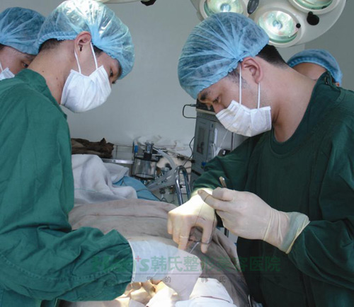 想不到隆鼻后，我的鼻子变得如此高挺秀气(图6)