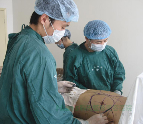 想不到隆鼻后，我的鼻子变得如此高挺秀气(图5)