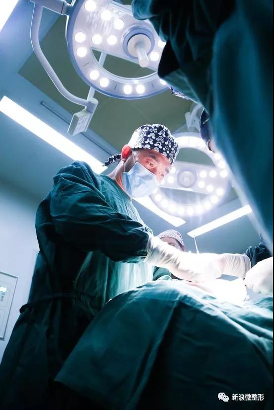 新浪网：专访韩啸：医生卖的是技术，不是材料(图2)